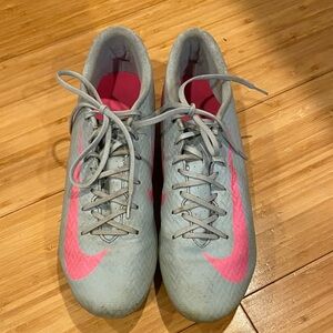 Nike Women's Light Gray and Hot Pink Athletic Soccer Cleats size 9.5